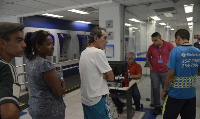 Nascidos em setembro podem sacar auxílio emergencial a partir desta quarta