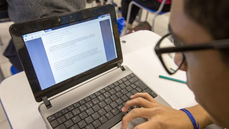 Alunos da rede estadual têm até hoje para manifestar interesse em chip com internet