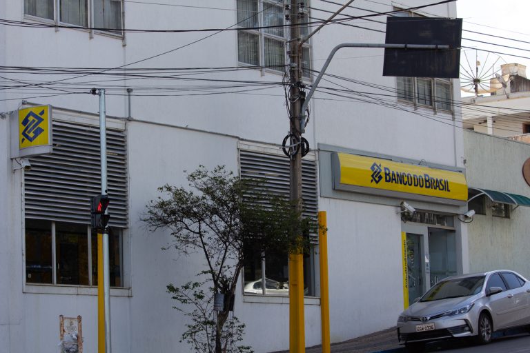 Bancos retomam atendimento nesta quarta-feira