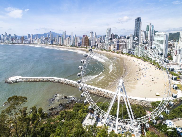 Balneário Camboriú, o destino que se reinventa e o que a gente inventa quando não pode curtir a praia