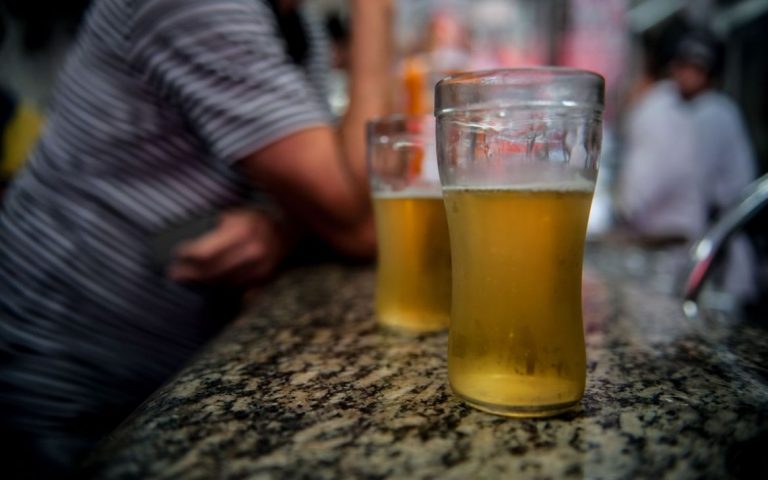 Decretos municipais reforçam proibição de venda de bebidas alcoólicas após às 20h em Adamantina e Lucélia