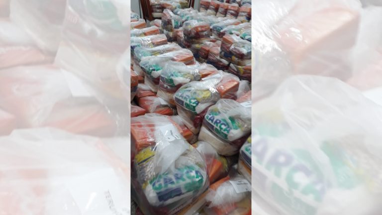Secretaria de Educação de Adamantina distribui kits de alimentação