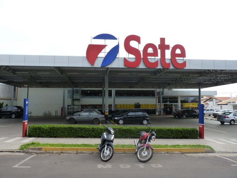 Supermercados funcionam em 21 de abril