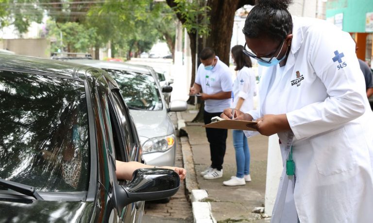 Pontos de vacinação arrecadam alimentos em São Paulo