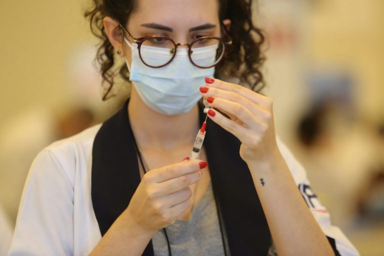 Educação SP anuncia cadastro para iniciar vacinação contra covid-19