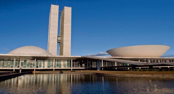 Vida, pão, vacina e educação