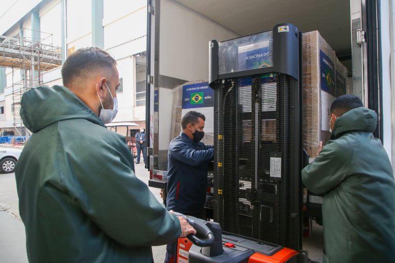 SP inicia entrega de vacinas do Butantan do novo contrato de 54 mi de doses ao Brasil