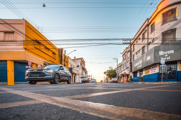 Comércio fecha nesta segunda e terça; mercados abrem