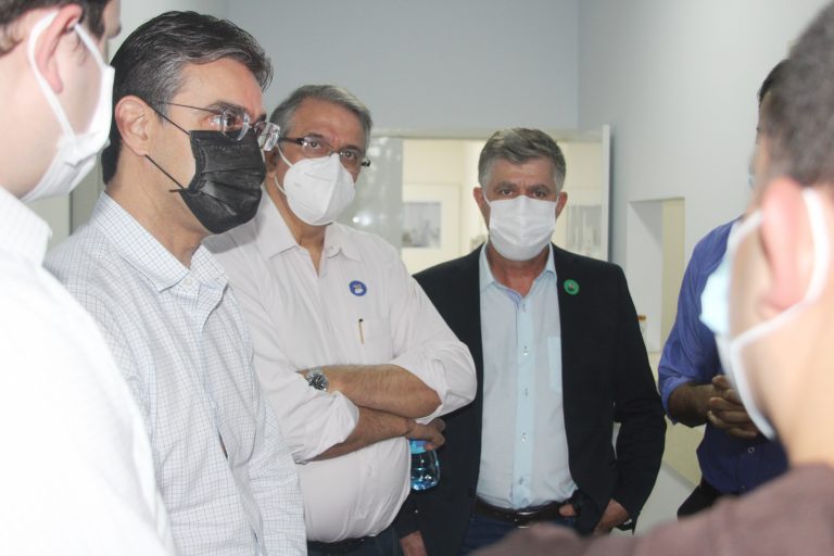 Projeto que unifica trabalho de cinco Santas Casas é debatido com vice-governador