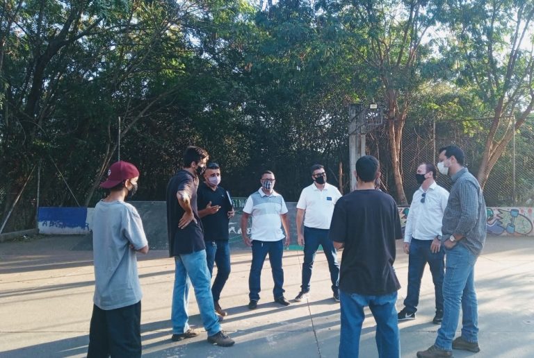 Prefeitura, Câmara e sociedade civil se unem para recuperação de praça esportiva do Jardim Primavera