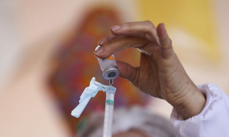 Estado alcança 80% da população adulta na vacinação contra covi-19