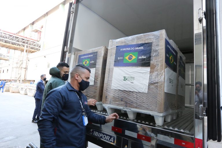 Estado de SP entrega mais 1 milhão de vacinas do Butantan ao Brasil