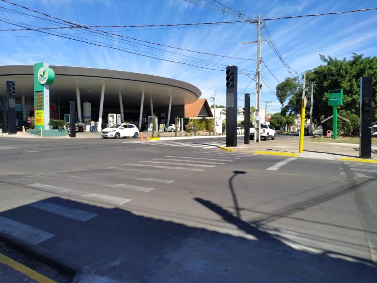 Prefeitura informa: semáforo do Parque dos Pioneiros está desligado