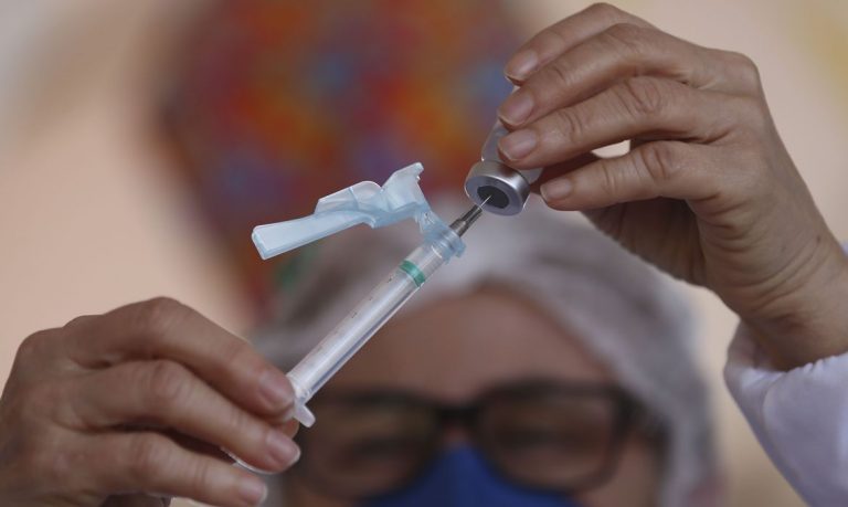 Estado de SP atinge novo recorde na vacinação com 680 mil doses diárias aplicadas