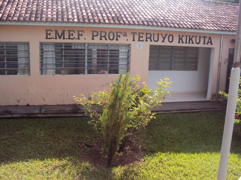 Após casos de covid-19, escola Teruyo Kikuta passa por sanitização