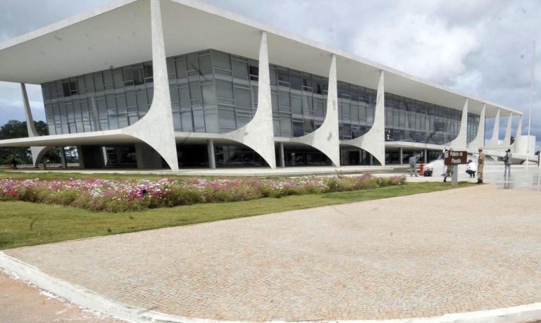 MP que facilita abertura de empresas é sancionada por Bolsonaro