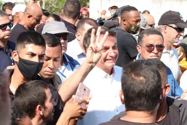 Sem máscara, Bolsonaro recebe autuação dupla em SP e multa pode chegar a R$ 3 milhões