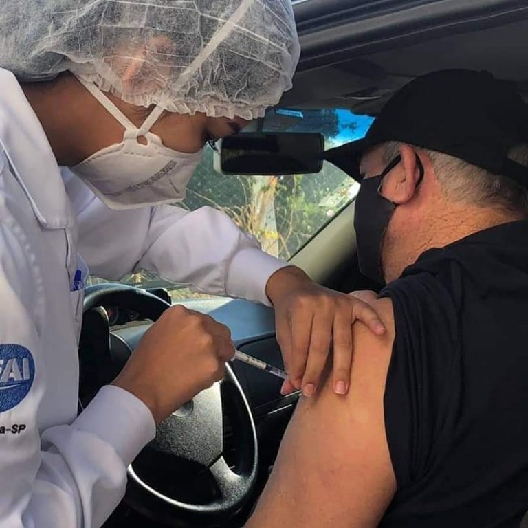 Pessoas com 21 anos começam a ser imunizadas contra covid-19 a partir desta segunda em Adamantina