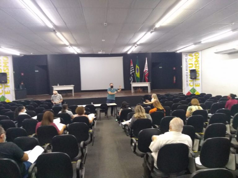 Prefeitura realiza reunião visando adequar plano de carreira e remuneração dos profissionais da educação