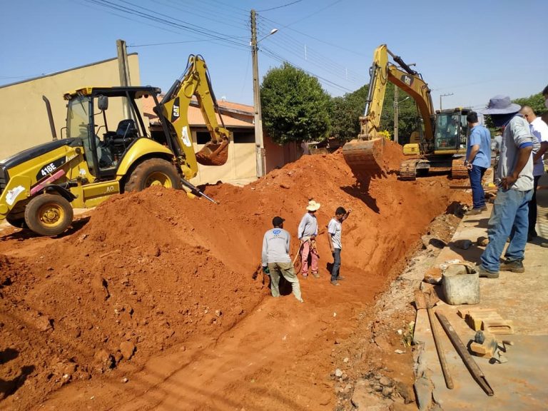 Prefeitura executa instalação de galeria de águas pluviais no Jardim Adamantina