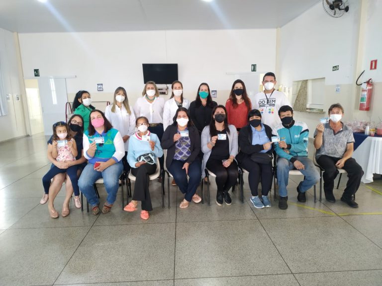 Prefeitura de Adamantina entrega carteira de identificação para pessoas com autismo