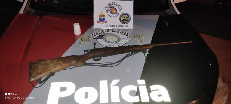 Homem é preso com rifle calibre 22 e munições em Flórida Paulista