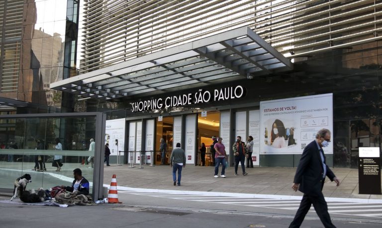 Comércio paulista cria 23,5 mil novos postos de trabalho em julho