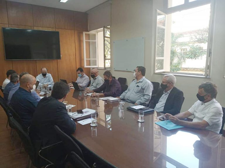 Prefeito de Parapuã faz pedidos de melhorias para Educação