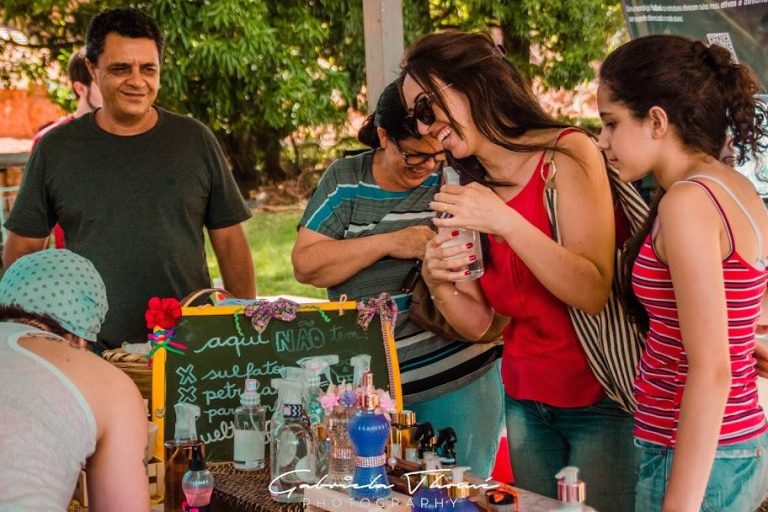 Feira Camaleão ocorre neste sábado na praça Élio Micheloni