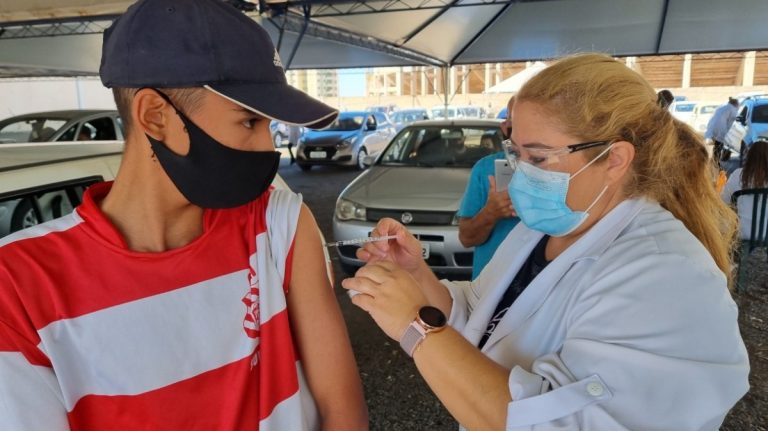 Estado faz campanha de multivacinação para atualizar cadernetas de crianças e adolescentes