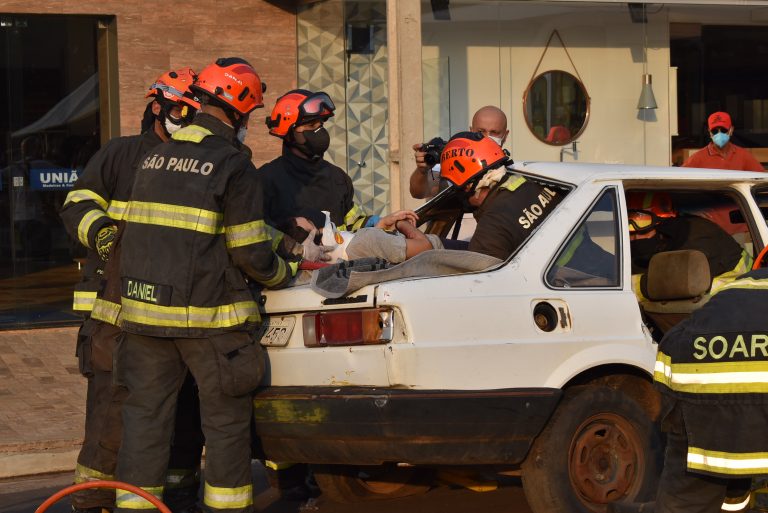 Adamantina abre Semana Nacional do Trânsito com treinamento de ocorrência de acidente