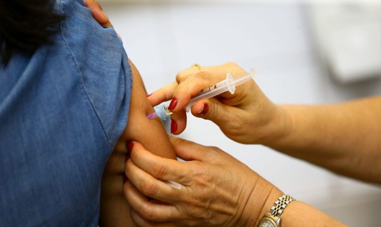 Estado bate recorde com 766,9 mil doses aplicadas em um único dia