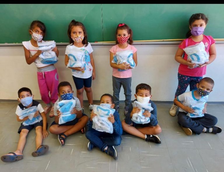 Rede municipal de ensino de Parapuã recebe novos uniformes
