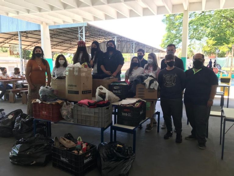 Fundo Social de Osvaldo Cruz recebe doação de roupas dos alunos da Escola Estadual ‘Osvaldo Martins’