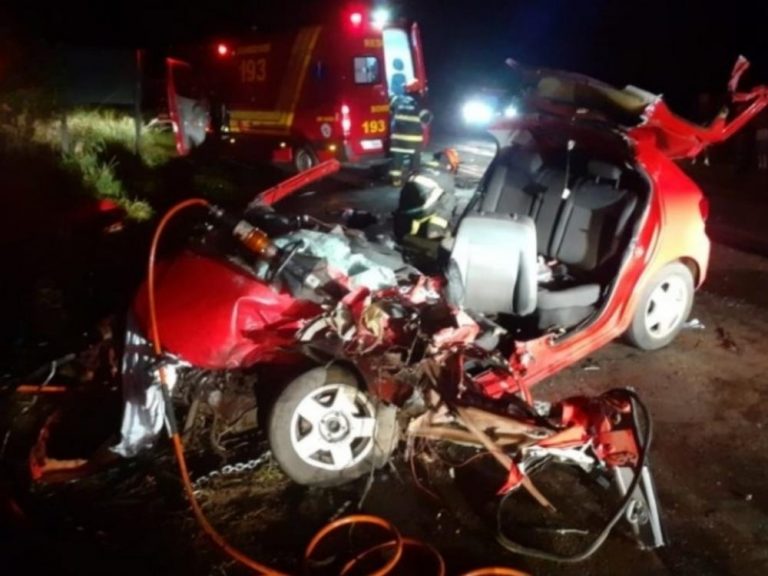 Batida entre carro e carreta deixa seis feridos na vicinal Rinópolis/Piacatu
