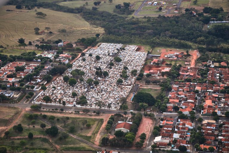 Obras no cemitério de Adamantina podem ser realizadas até dia 25