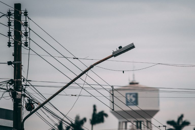Energisa trabalha para solucionar problemas pontuais de falta de energia ainda nesta segunda