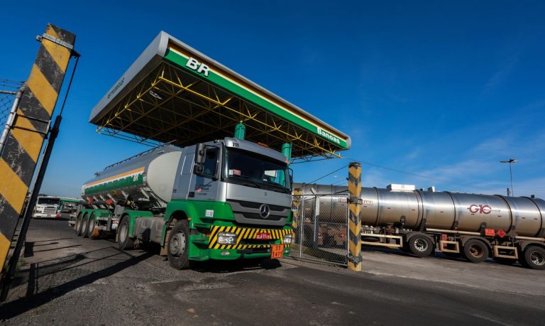 Novo reajuste: Petrobras anuncia aumento da gasolina e do diesel nas refinarias