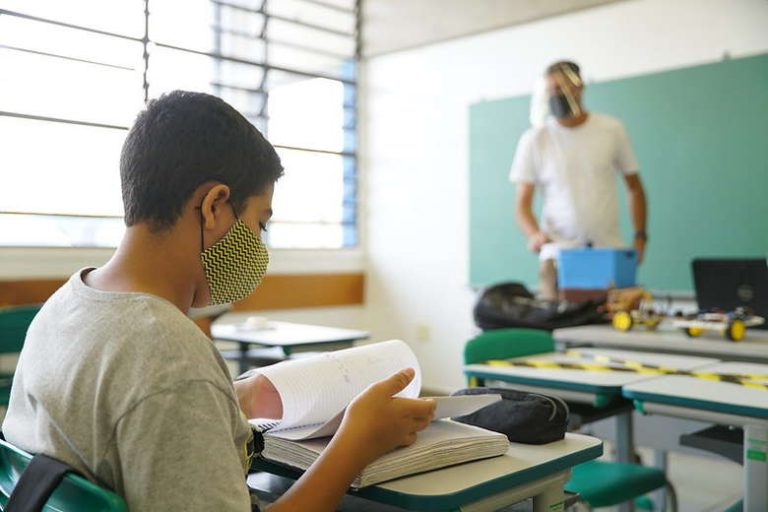 Estado anuncia retomada obrigatória às aulas presenciais a partir de 18 de outubro