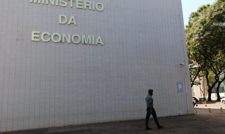 Governo estabelece ponto facultativo em 11 de outubro