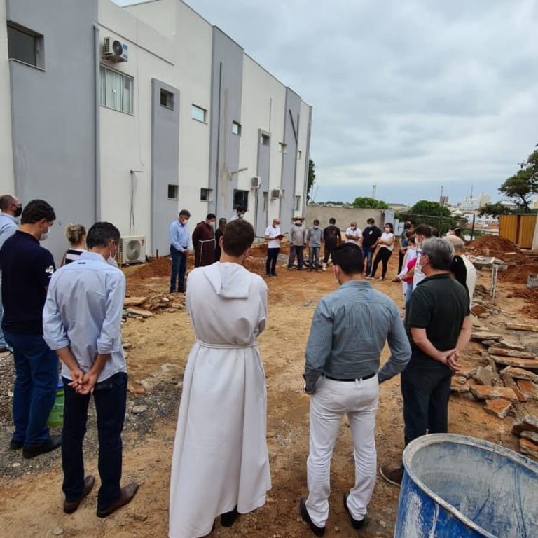 Bênção marca início das obras de novo prédio na Santa Casa de Adamantina