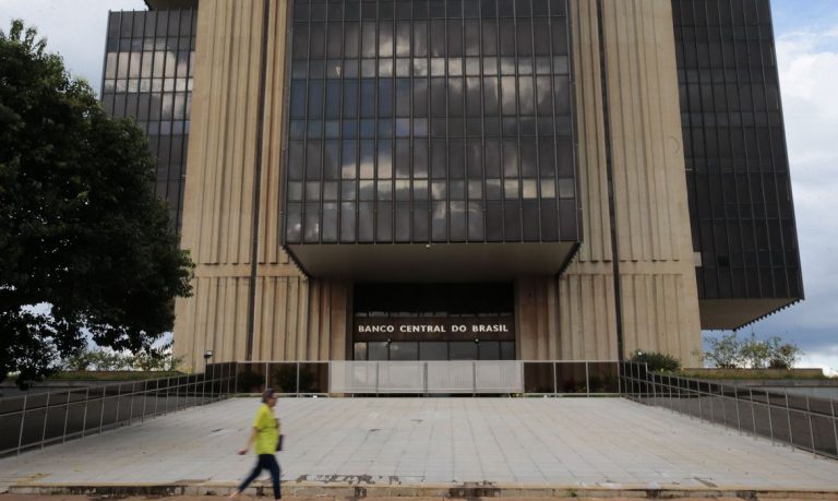 Mercado financeiro prevê inflação em 10,15% e expansão do PIB em 4,78%