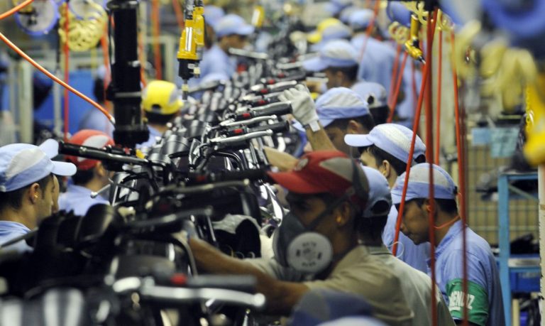 Produção Industrial recua em nove dos 15 locais pesquisados, diz IBGE