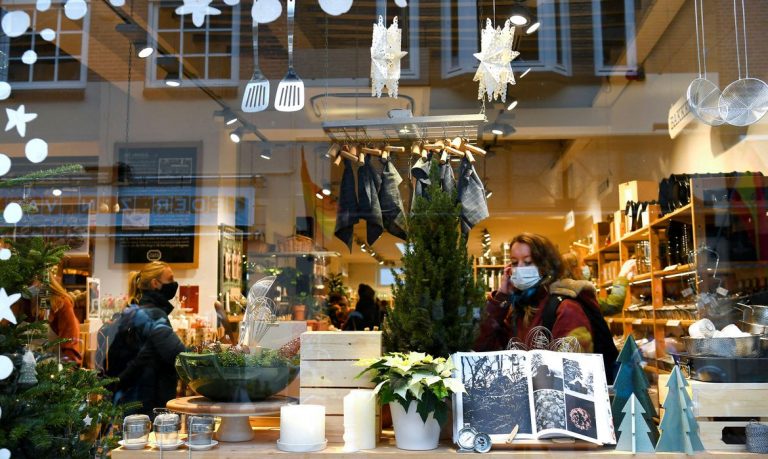 Conheça os direitos do consumidor para a troca de presentes de Natal