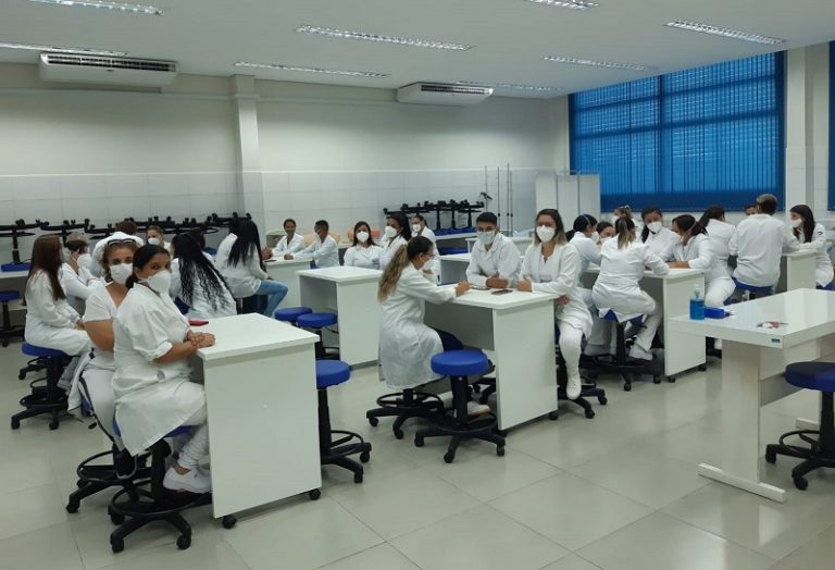Enfermagem da UniFAI recebe visita da ETEC Eudécio Luiz Vicente