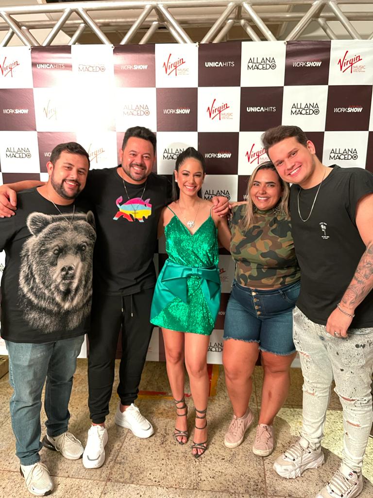 Em dia de lançamento, música de compositores da região é a mais escutada nas rádios do país