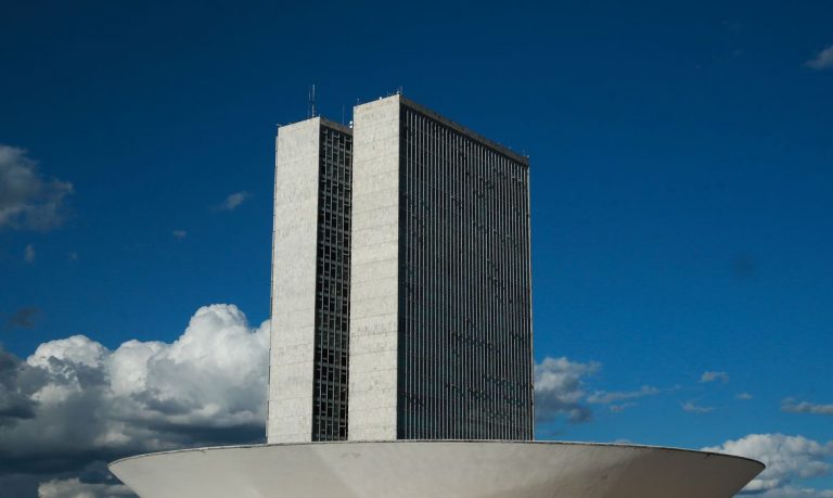 Câmara aprova projeto que regulamenta cobrança de ICMS