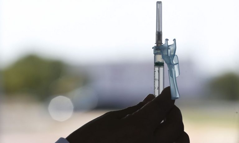 Vacinação contra covid-19 tem horário especial nesta terça em Lucélia