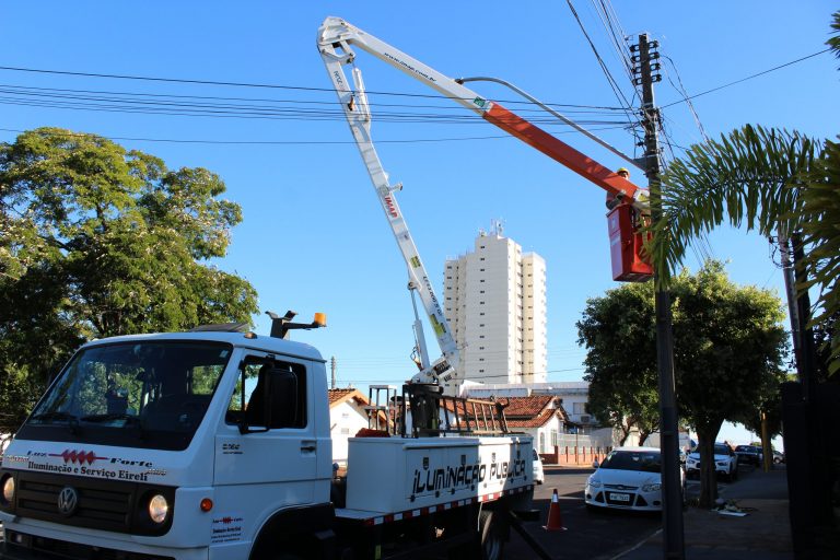 Manutenção corretiva e preventiva no sistema de iluminação pública de Adamantina pode ser solicitado pelo WhatsApp