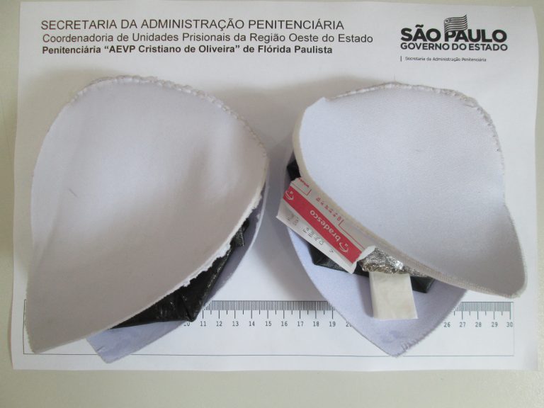 Mulher é flagrada ao tentar entrar em penitenciária com drogas escondidas em top
